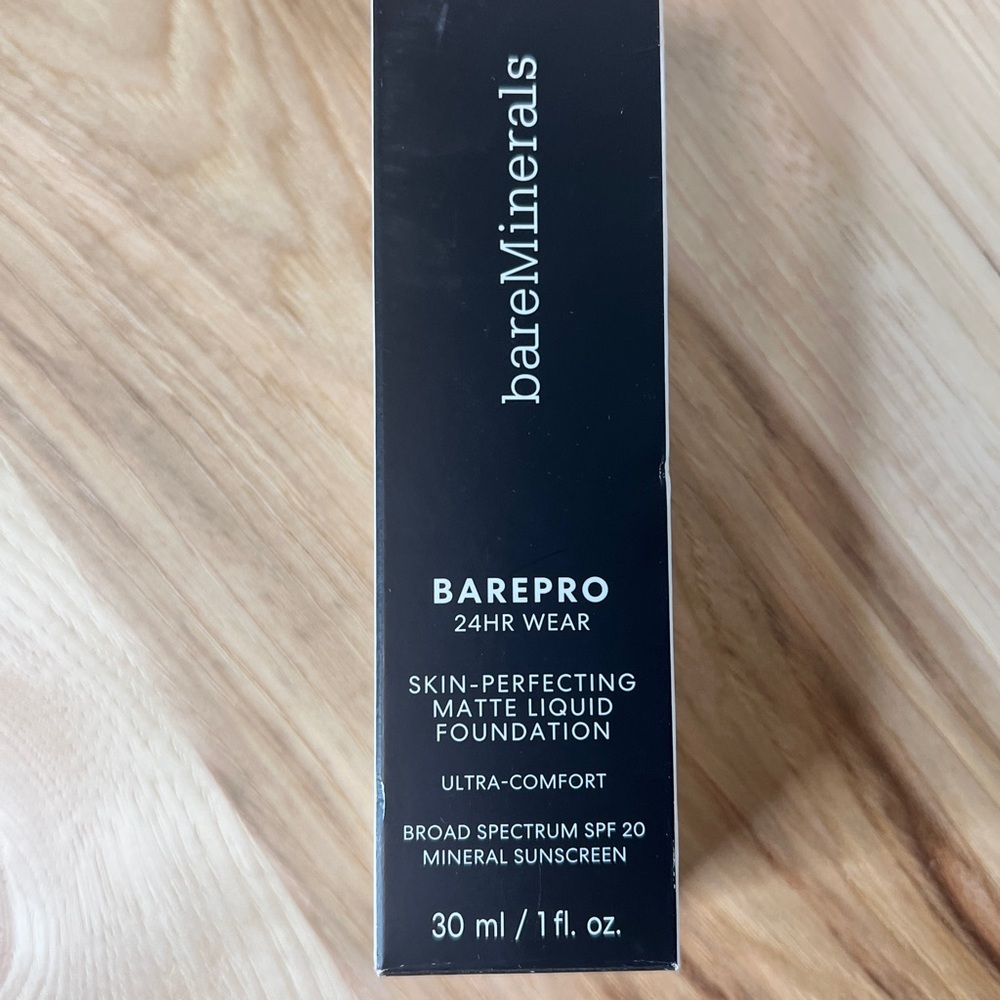 bareMinerals BAREPRO Matte Liquid Foundation - light cool